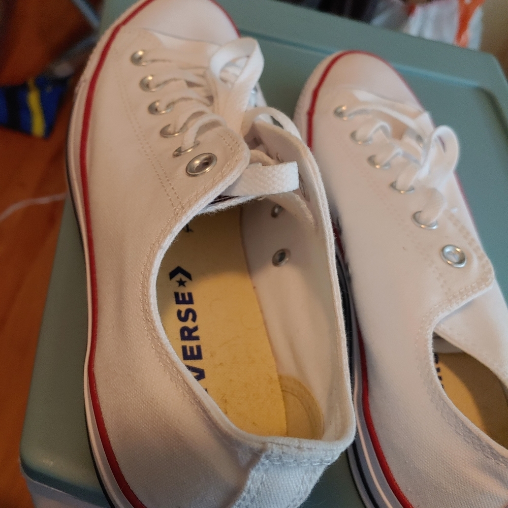 Converse men 8 woman 10